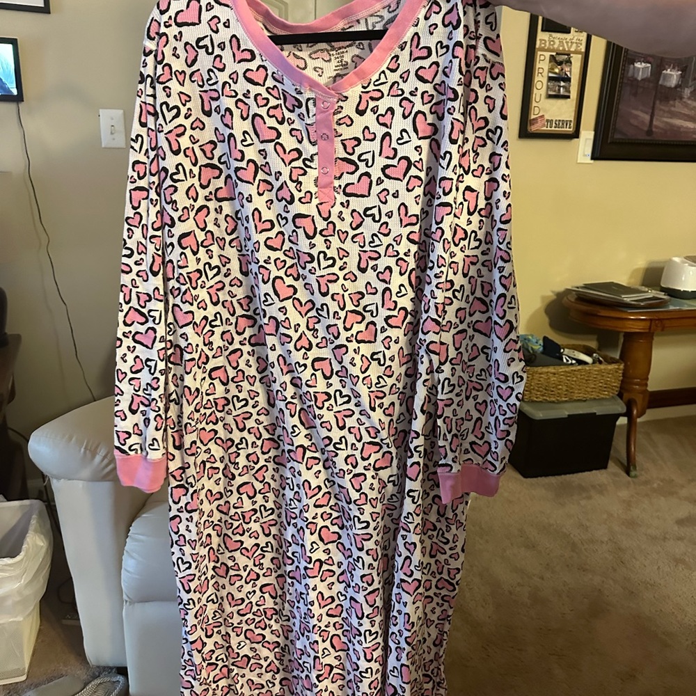 Heart shaped long gown . 4xbrand new.